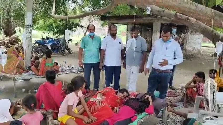 नालंदा के इस्लामपुर के बालमत बीघा गांव में पसरा डायरिया का प्रकोप, पेड़ के नीचे कैंप लगाकर किया जा रहा है इलाज 3
