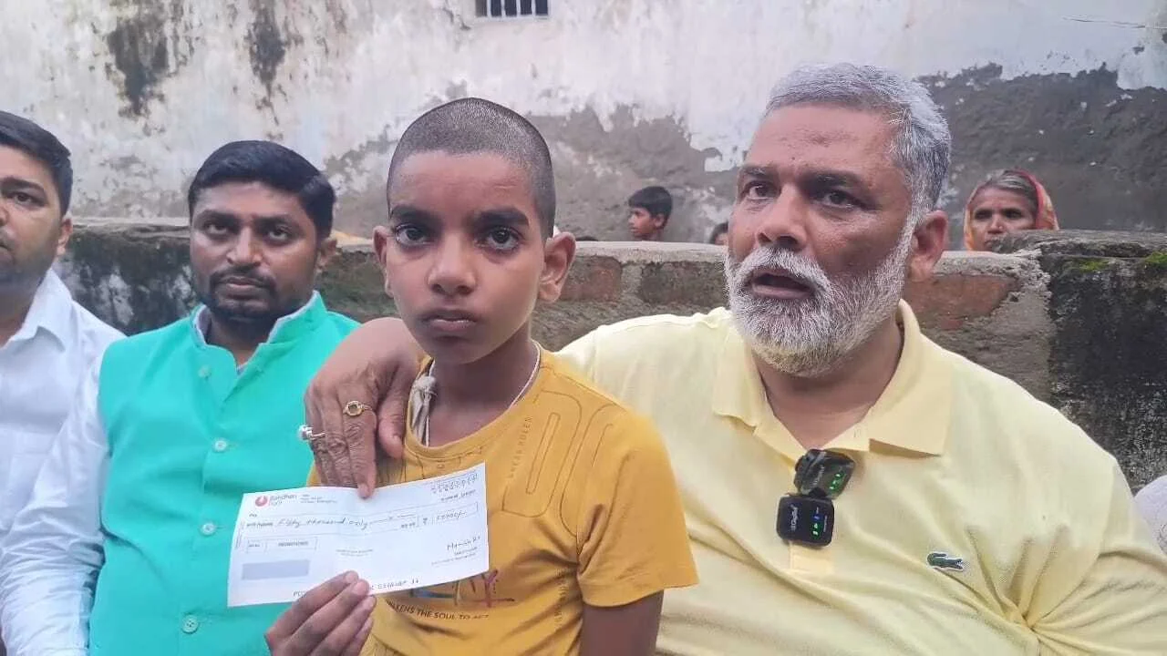 नालंदा: कर्ज से तंग आकर एक परिवार ने की आत्महत्या, पुर्णिया सांसद पप्पू यादव पीड़ित परिवार से मिलकर दी आर्थिक सहायता 2