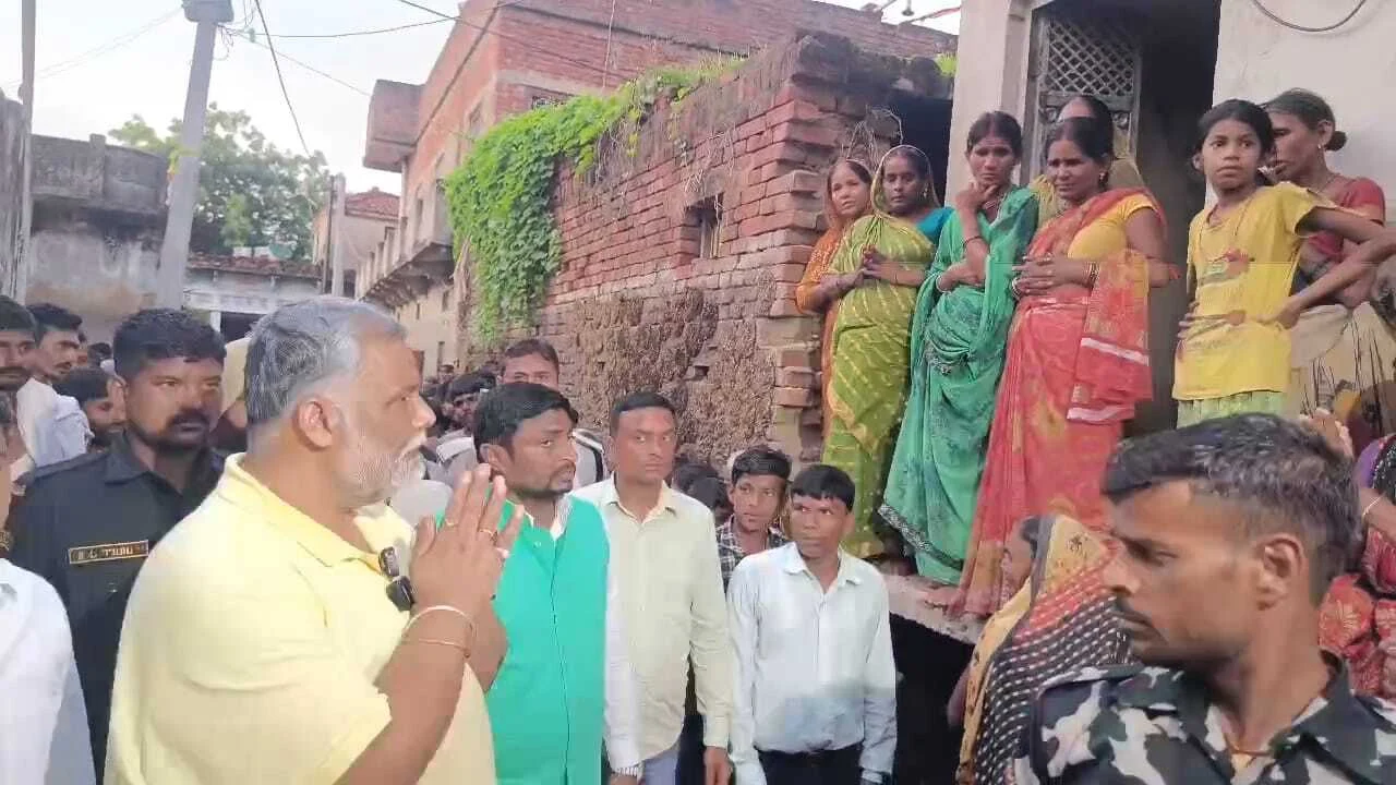 नालंदा: कर्ज से तंग आकर एक परिवार ने की आत्महत्या, पुर्णिया सांसद पप्पू यादव पीड़ित परिवार से मिलकर दी आर्थिक सहायता 3