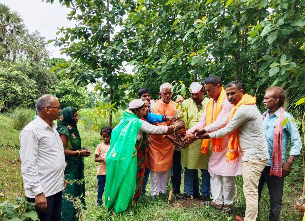शिष्य हरिंद्रानंद फाउंडेशन के बैनर तले दीदी नीलम आनंद का 73 वां अवतरण दिवस का किया गया आयोजन 3