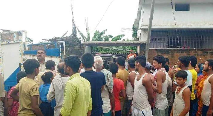 बेगूसराय में बिजली के करंट लगने से चाचा व भतीजी की दर्दनाक मौत, परिजनों में मचा कोहराम 3