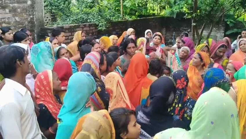 बेगूसराय के लाखों में पति-पत्नी ने फंदे से लटककर की आत्महत्या,परिजनों में मचा कोहराम, पुलिस कर रही है जांच 4