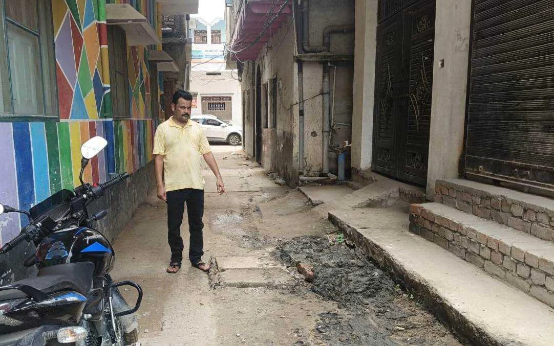 समस्तीपुर: सरकारी सहयोग नहीं मिलता है तो अपने ने निजी खर्च से करते है वार्ड की साफ सफाई समेत अन्य छोटे मोटे कार्य 2