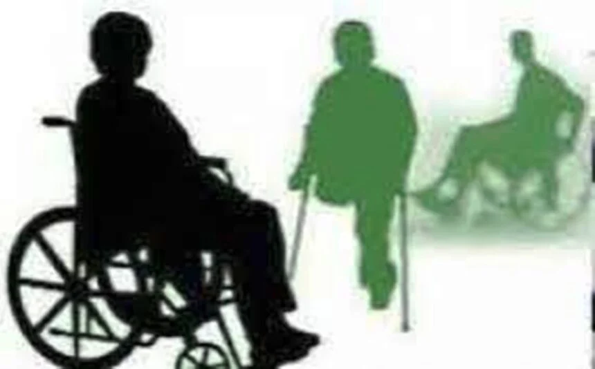 जिला कार्यक्रम पदाधिकारी ने दिव्यांग बच्चों को ट्राई साइकिल व व्हीलचेयर के लिए किया चिन्हित 1