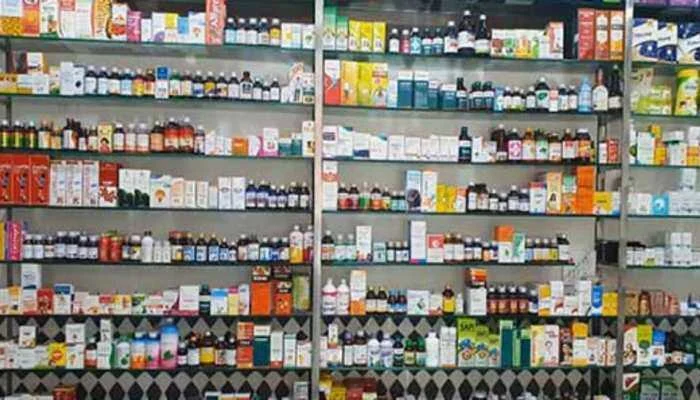 समस्तीपुर: मोहिउद्दीननगर बाजार में कई अवैध नर्सिंग होम और अल्ट्रासाउंड केंद्रों करवाई, ड्रग इंस्पेक्टर की संयुक्त टीम ने आधा दर्जन से अधिक संस्थानों को किया सील 1