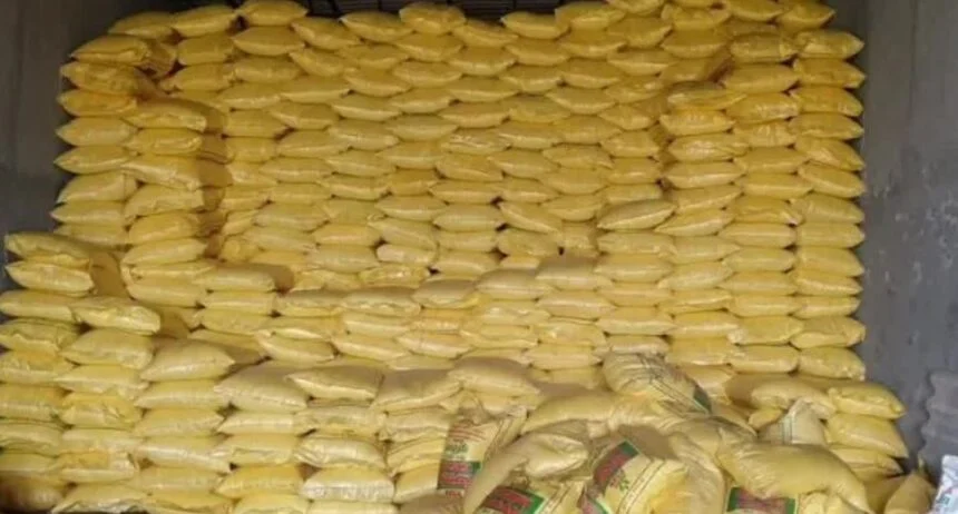 बाज़ार में यूरिया खाद की कोई किल्लत नहीं है - आयुष सिंह 1