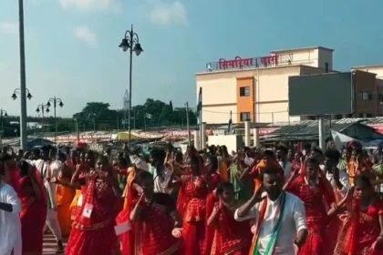 5 मंच से 500 कलाकारों के गायन, वादन और नर्तन तथा पैरों के थिरकन से झूम उठा सिमरिया धाम 42