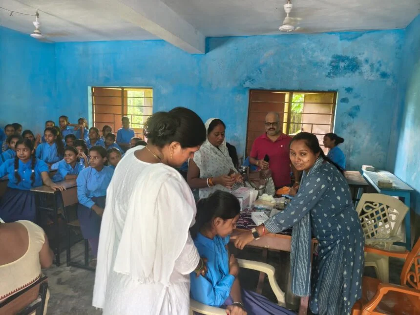 भगवानपुर में सर्वाइकल कैंसर से बचाव के लिए छात्राओं को लगाया गया टीका 1