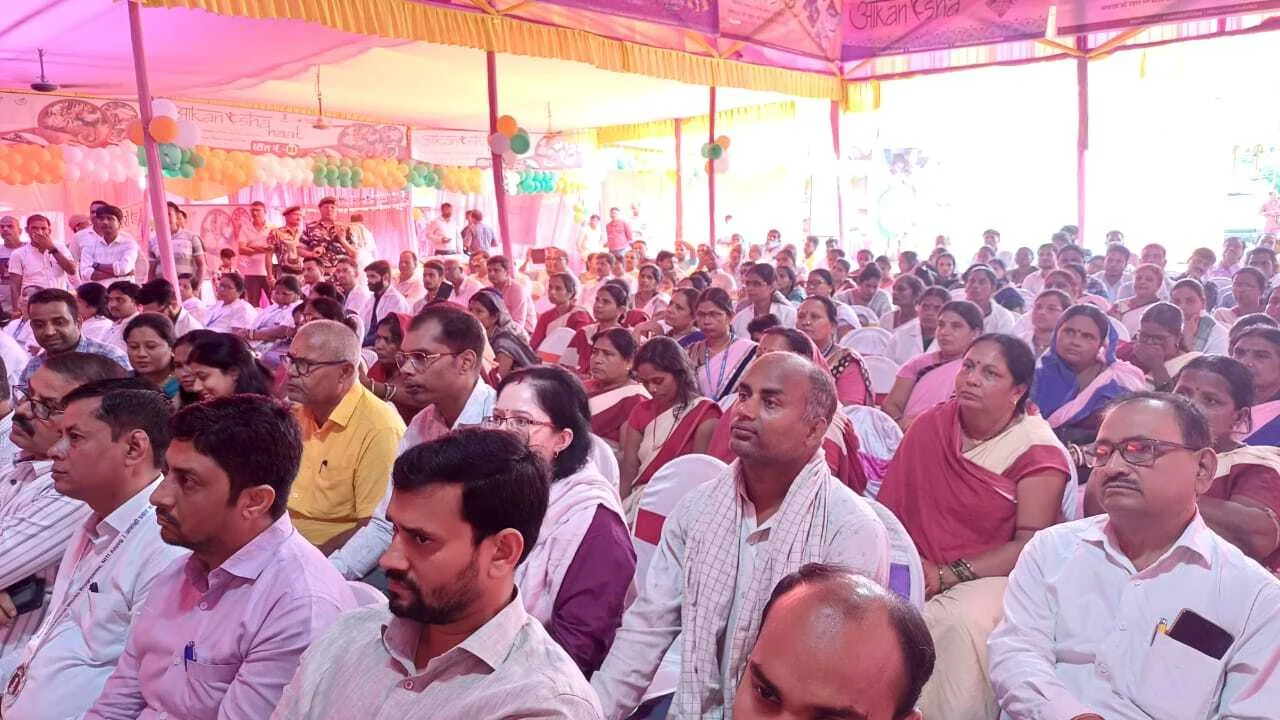 समस्तीपुर: जिलाधिकारी रोशन कुशवाहा ने आकांक्षी हाट और संपूर्णता अभियान समारोह का किया शुभारंभ  4