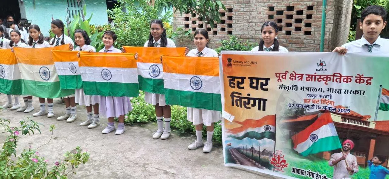 बच्चों के बीच हर घर तिरंगा महोत्सव को लेकर तिरंगा कला प्रदर्शन का किया गया आयोजन 2