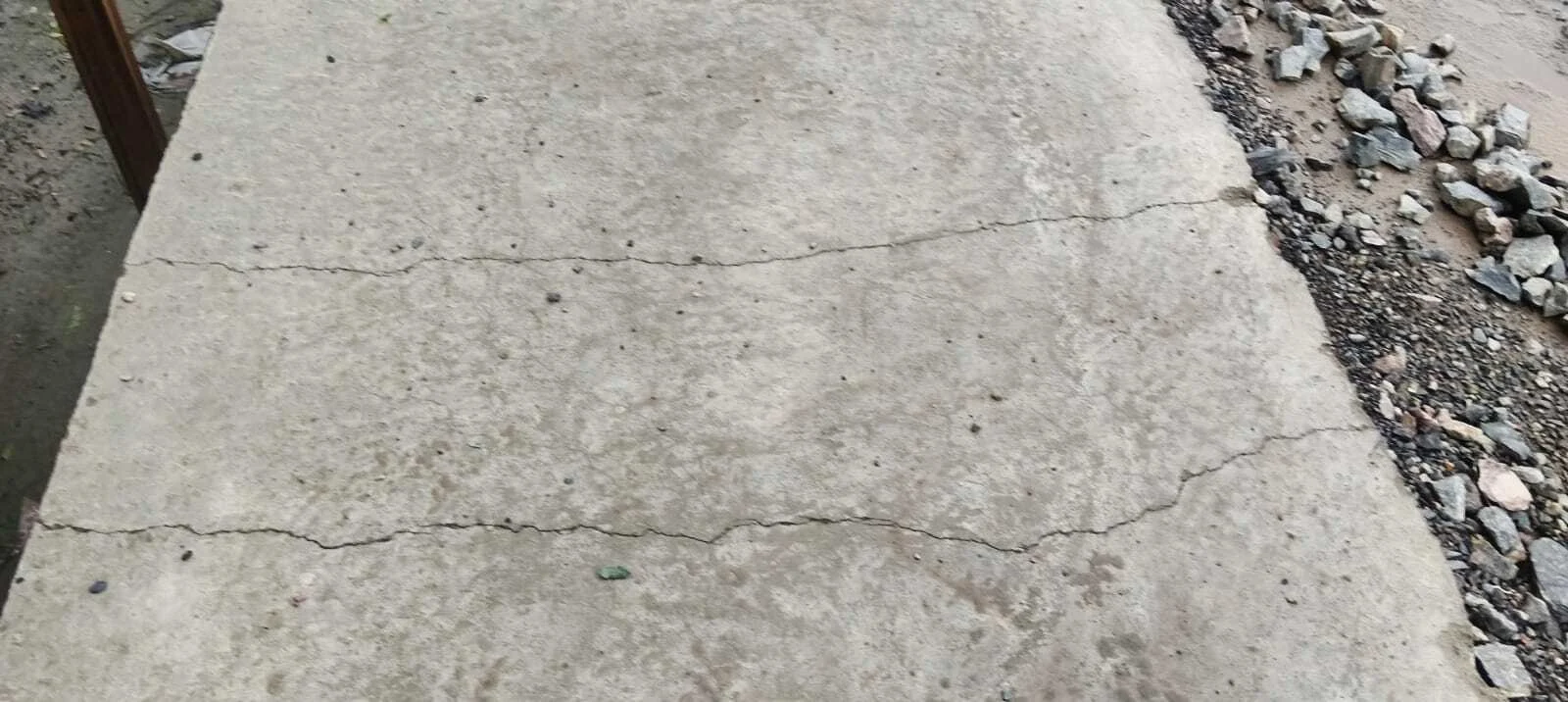 समस्तीपुर: घटिया फ्लाईओवर सह नाला निर्माण के कारण छह माह के अंदर जगह-जगह आई दरारें ,लोगों में खतरे की आशंका  2