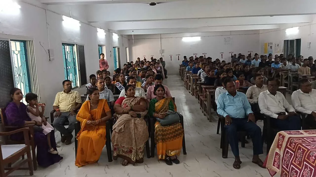 दत्तक ग्रहण एडॉप्शन कौन कर सकता है और कौन नहीं ,यह हिंदू दत्तक ग्रहण और भरण पोषण अधिनियम 1956 के अनुसार तय होता है - करुणानिधि प्रसाद आर्या 3