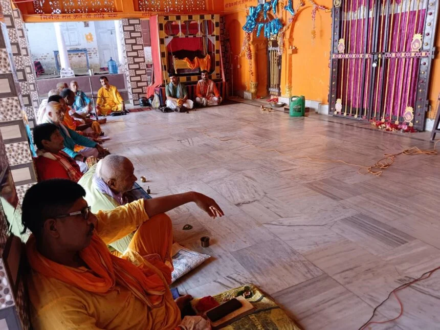 भगवानपुर प्रखंड के रसलपुर गांव को रोग मुक्ति हेतु ब्राह्मणों ने की निःशुल्क महामृत्युंजय मंत्र जाप व रुद्राभिषेक  1