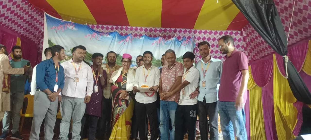 पूर्व नगर विधायक अमिता भुषण ने यूवाओं के हौसले को की तारीफ, लगाई जय श्री कृष्ण के नारे  2