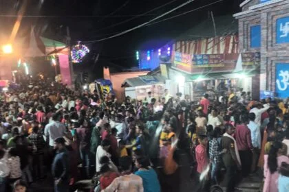 वीरपुर में श्रीकृष्ण मेला में उमड़ी श्रधालुओं की भीड़, पुलिस समेत पुजा आयोजकों करते रहे नियंत्रित  20