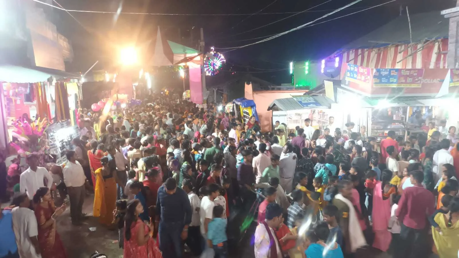 वीरपुर में श्रीकृष्ण मेला में उमड़ी श्रधालुओं की भीड़, पुलिस समेत पुजा आयोजकों करते रहे नियंत्रित  2