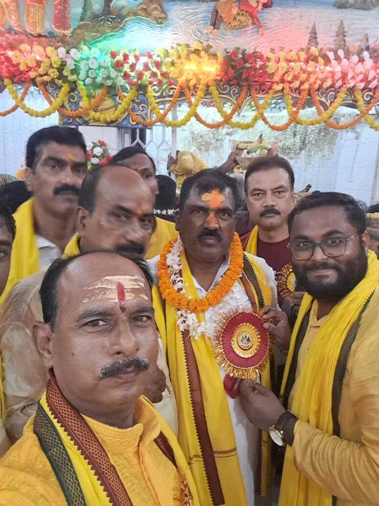 समस्तीपुर: बाबा गणिनाथ की पूजा अर्चना को लेकर श्रद्धालुओं की उमड़ी भीड़, मंदिर परिसर बाबा के जयकारों से रहा गुंजायमान  4