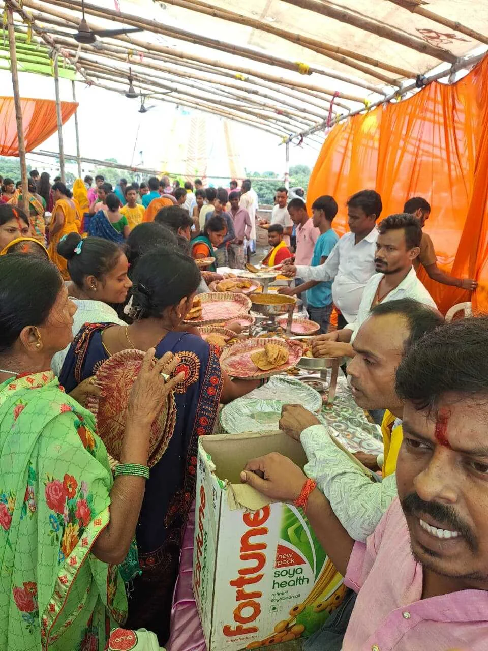 समस्तीपुर: बाबा गणिनाथ की पूजा अर्चना को लेकर श्रद्धालुओं की उमड़ी भीड़, मंदिर परिसर बाबा के जयकारों से रहा गुंजायमान  3