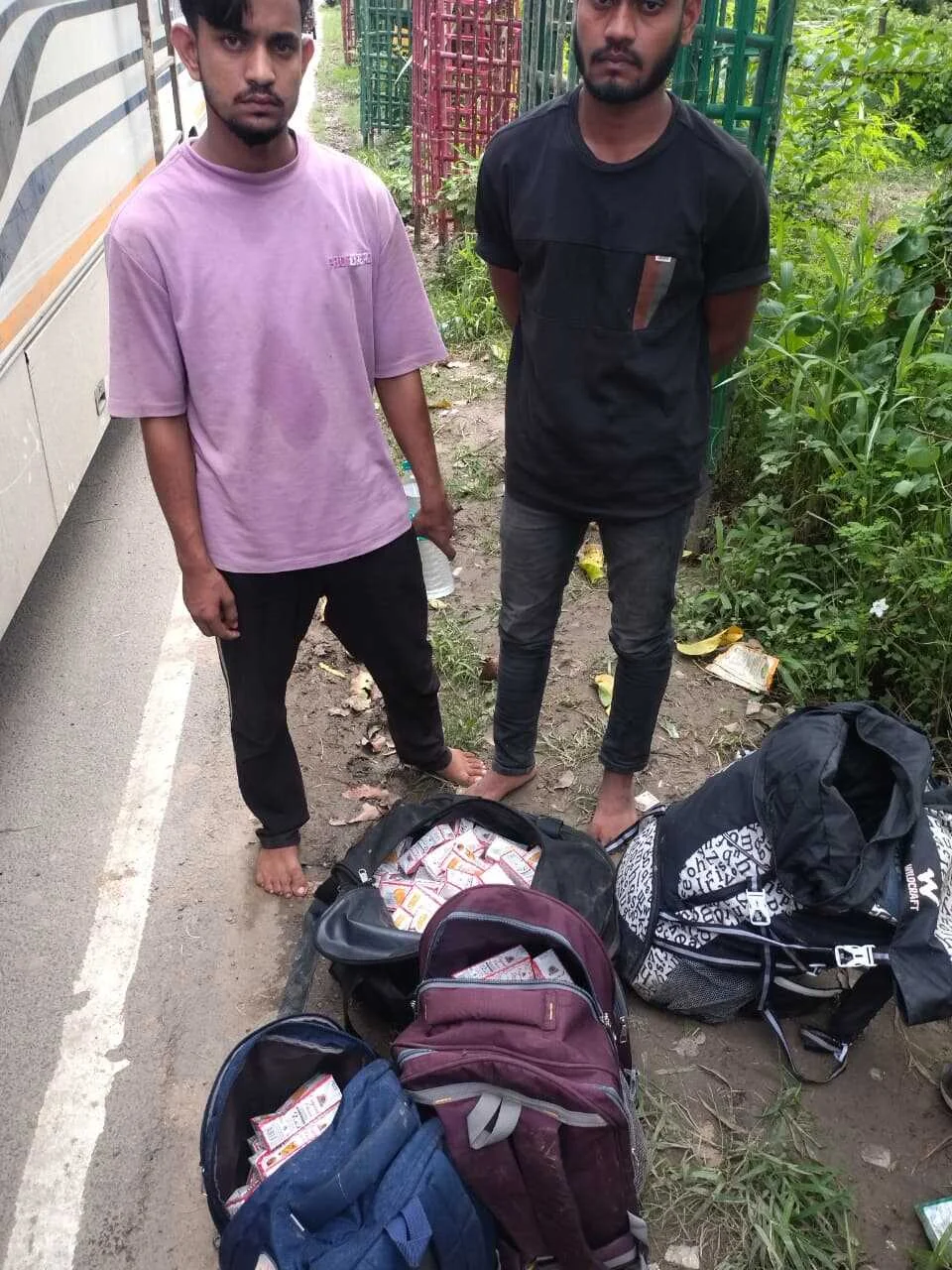 वीरपुर पुलिस को मिली कामयाबी, भारी मात्रा में अंग्रेजी शराब के साथ दो तस्कर को किया गिरफ्तार 2