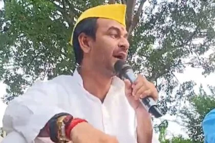 तेज प्रताप यादव पहुंचे वीरपुर प्रखंड के गारा गांव, लोगों को चालबाजों से सावधान रहने की अपील 28