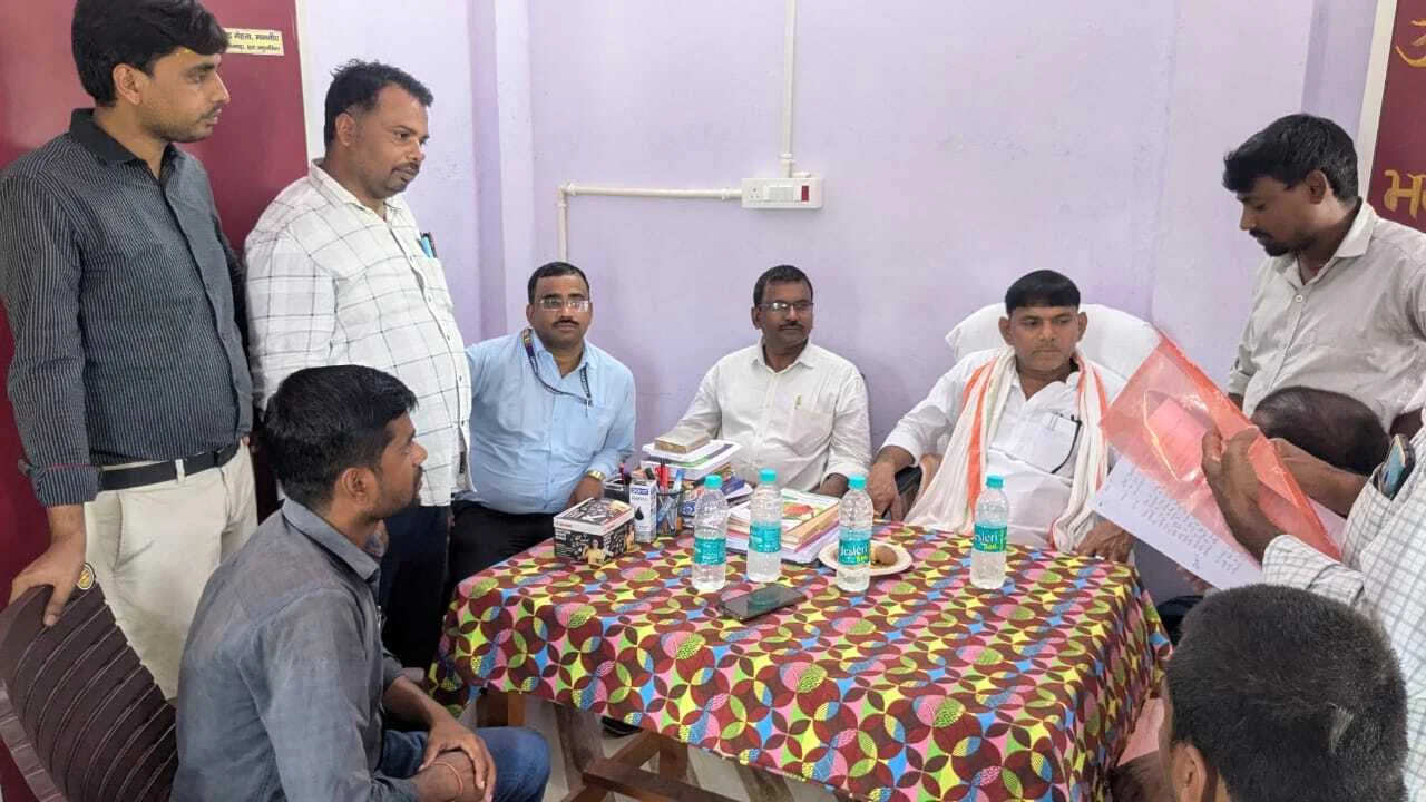 बछवाड़ा विधायक सह खेलमंत्री सुरेंद्र मेहता ने उच्च विद्यालय महेशपुर के सीसीटीवी कैमरा एवं नए कार्यालय का किया उद्घाटन 2