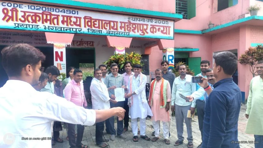 बछवाड़ा विधायक सह खेलमंत्री सुरेंद्र मेहता ने उच्च विद्यालय महेशपुर के सीसीटीवी कैमरा एवं नए कार्यालय का किया उद्घाटन 1