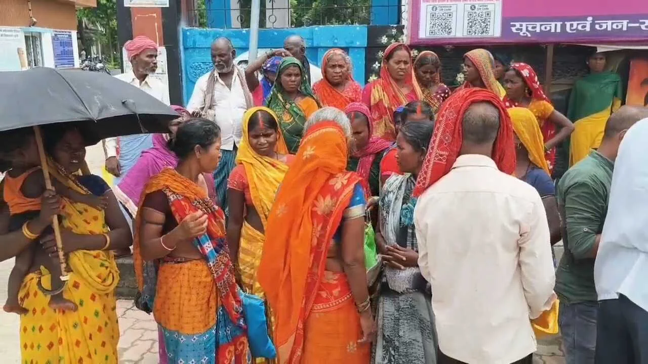 नालंदा: सीएम के गृह प्रखंड के ललुआडीह गांव में जलजमाव से त्रस्त ग्रामीणों ने डीएम से लगाई गुहार 4