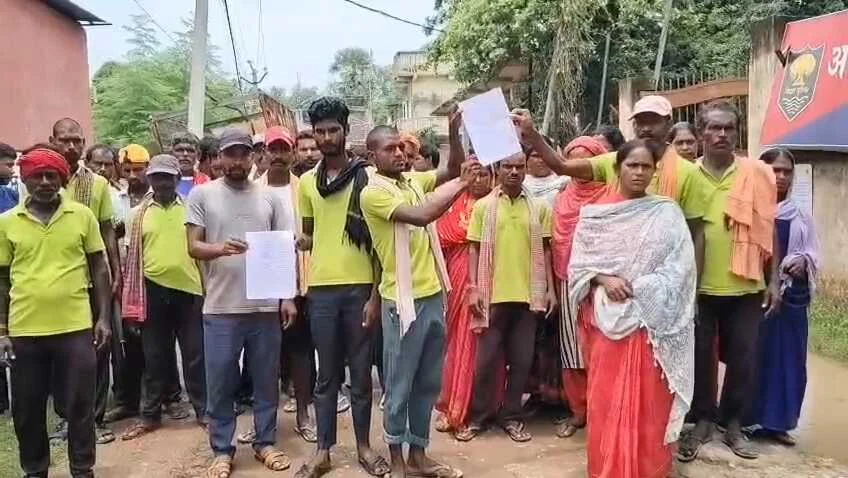 नालंदा : सुपरवाइजर की गुंडागर्दी के खिलाफ हरनौत के सफाईकर्मी हड़ताल पर 2