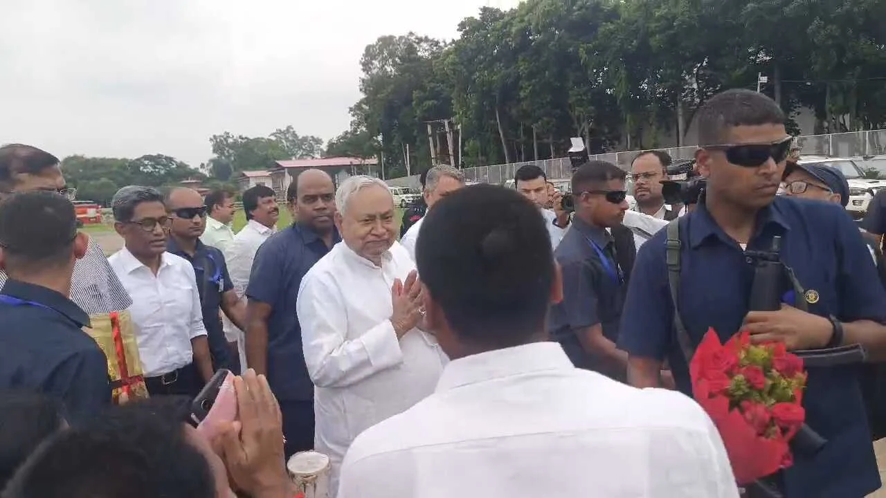 नालंदा: मुख्यमंत्री नीतीश कुमार ने 8134.47 लाख की लगता से बने राष्ट्रीय उच्च पथ संख्या 82 पर बने ओवरब्रिज का किया उद्घाटन 2