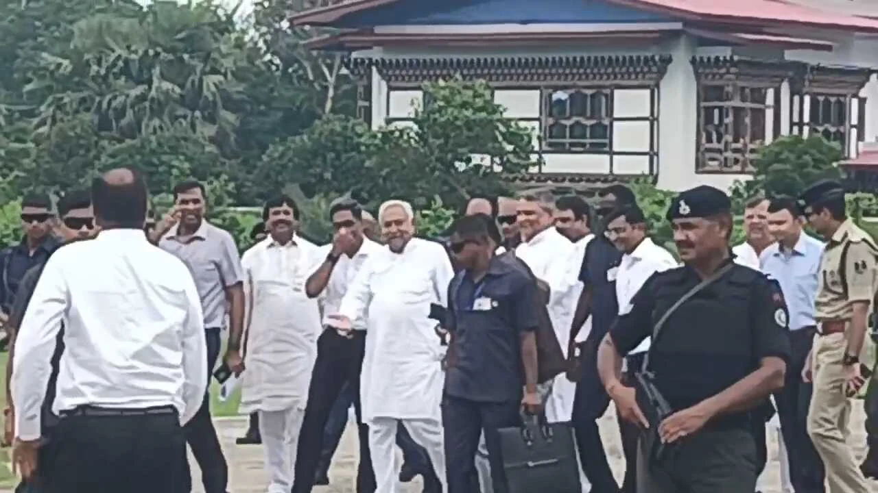 नालंदा: मुख्यमंत्री नीतीश कुमार ने 8134.47 लाख की लगता से बने राष्ट्रीय उच्च पथ संख्या 82 पर बने ओवरब्रिज का किया उद्घाटन 3