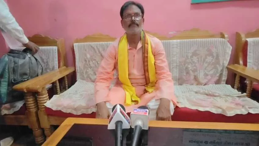 समस्तीपुर: जनसुराज पार्टी के प्रदेश कार्यसमिति के सदस्य सह संभावित विधानसभा उम्मीदवार तारकेश्वर नाथ गुप्ता ने बिहार में आपराधिक घटनाएं गिनाकर सरकार पर बोला हमला  2