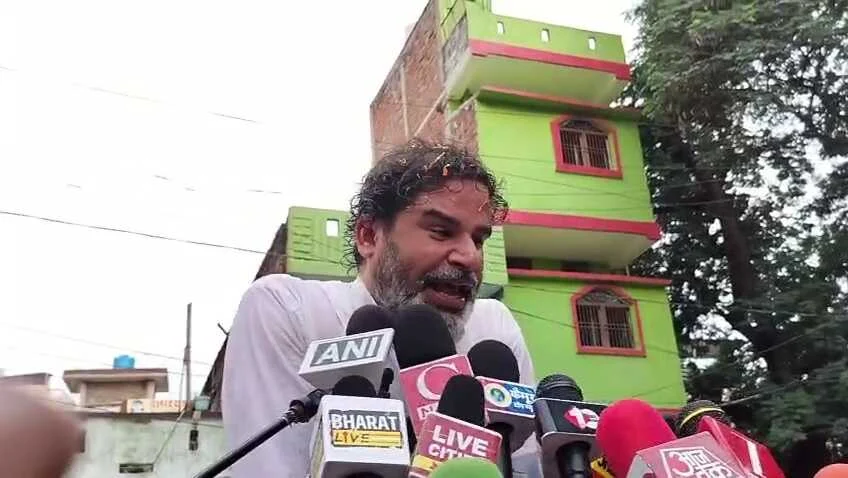 बिहार बदलाव यात्रा के दौरान कैमूर पहुंचे प्रशांत किशोर, बोलें बिहार में लोक तंत्र नहीं लाठी तंत्र है  5