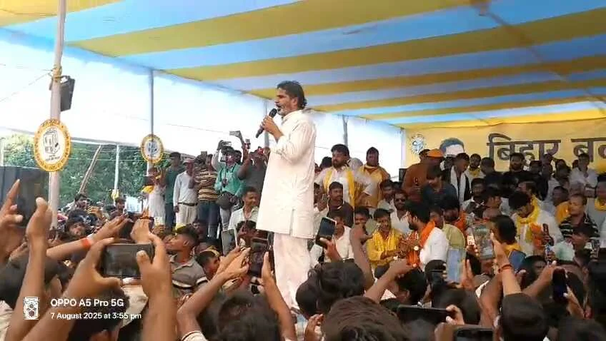 बिहार बदलाव यात्रा के दौरान कैमूर पहुंचे प्रशांत किशोर, बोलें बिहार में लोक तंत्र नहीं लाठी तंत्र है  2