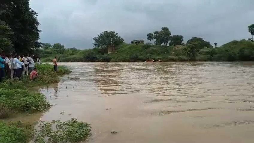 कैमूर: पुल पार करने के दौरान युवक दुर्गावती नदी में डूबा, 22 घंटा बाद भी नहीं चला पता 5