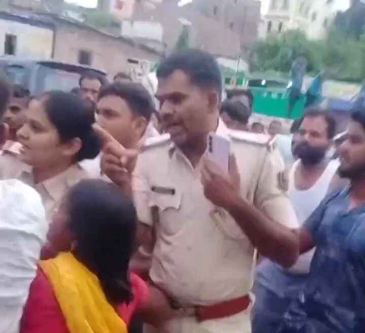 समस्तीपुर: आरोपी के घर पहुंचीं पुलिस टीम पर परिजनों का हमला, दरोगा ऋचा सिंह घायल 3