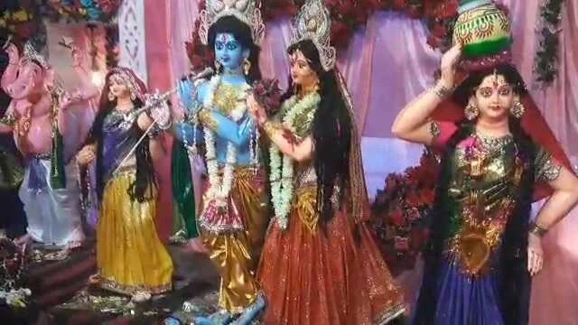 तेघरा के ऐतिहासिक श्रीकृष्ण जन्मोत्सव मेला के तीसरे दिन लाखो लोगो ने भगवानपुर श्रीकृष्ण का दर्शन कर किया पुजा अर्चना 1