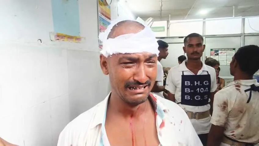 बेगूसराय में होमगार्ड जवान से भरी बस अनियंत्रित होकर एक बाइक में ठोकर मारते गड्ढे में पलटी, बाइक पर सवार एक महिला की मौत 1