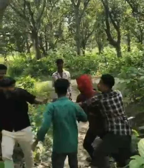 समस्तीपुर: एक युवक की बेरहमी से पिटाई और फायरिंग का वीडियो सोशल मीडिया पर तेजी से हो रहा है वायरल 2