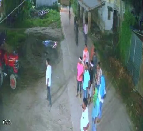 समस्तीपुर: यूथ आरजेडी के पूर्व जिलाध्यक्ष के घर पर जानलेवा हमला, बदमाशों ने फायरिंग कर घर के बाहर लगे सीसीटीवी कैमरे और उनकी स्कॉर्पियो वाहन को किया क्षतिग्रस्त 4