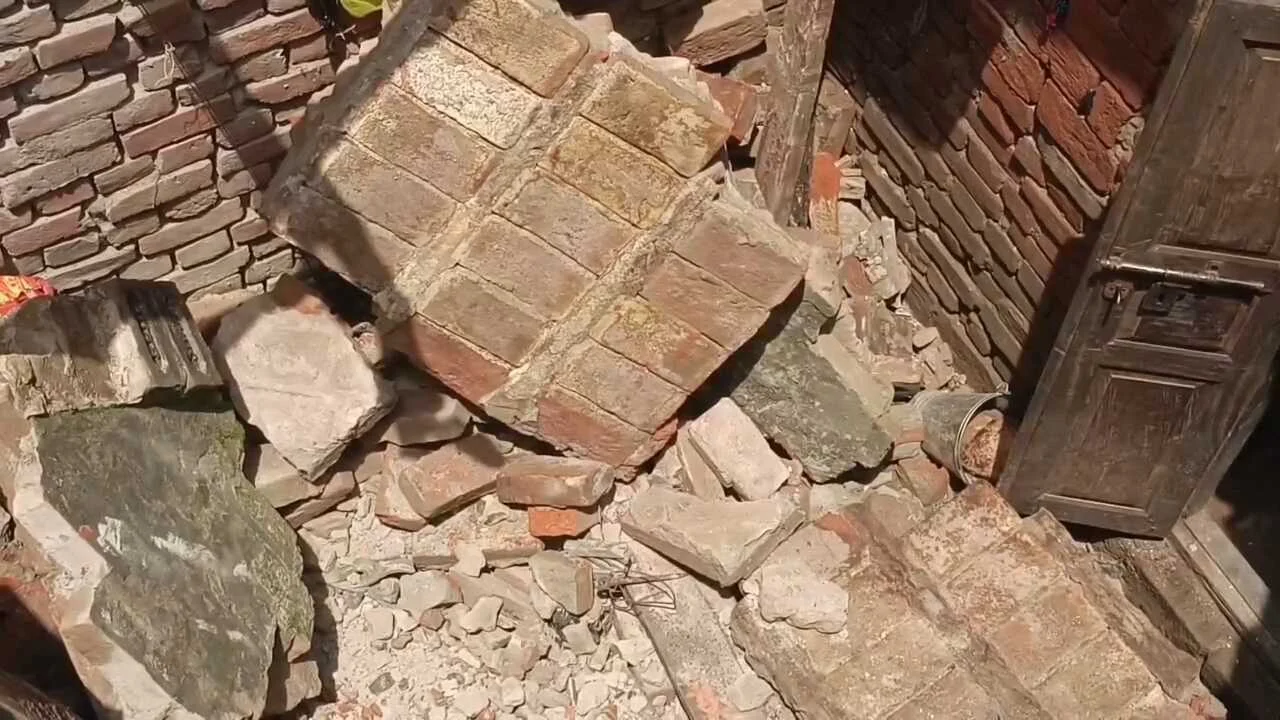 नालंदा: बरसात के कारण जर्जर मकान हुआ पूरी तरह से ध्वस्त, मलबे के अंदर दबकर दादी और दो पोता गंभीर रूप से जख्मी, इलाज के क्रम में हुई दादी और एक पोते की मौत, एक अन्य पोता इलाजरत 2