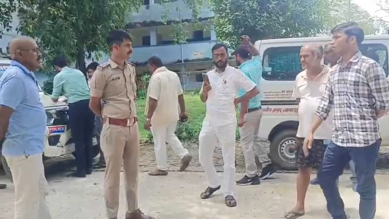 नालंदा: बरसात के कारण जर्जर मकान हुआ पूरी तरह से ध्वस्त, मलबे के अंदर दबकर दादी और दो पोता गंभीर रूप से जख्मी, इलाज के क्रम में हुई दादी और एक पोते की मौत, एक अन्य पोता इलाजरत 3