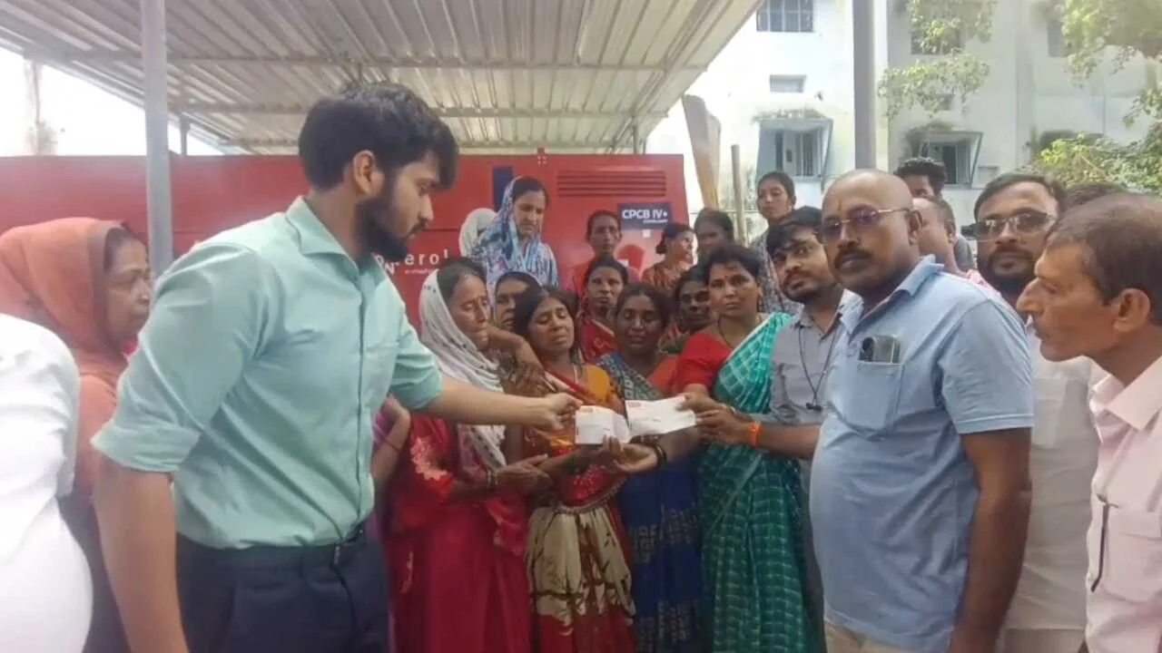 नालंदा: बरसात के कारण जर्जर मकान हुआ पूरी तरह से ध्वस्त, मलबे के अंदर दबकर दादी और दो पोता गंभीर रूप से जख्मी, इलाज के क्रम में हुई दादी और एक पोते की मौत, एक अन्य पोता इलाजरत 4