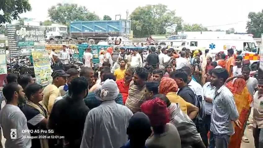 कैमूर में  झोलाछाप डॉक्टर के कारण गर्भवती महिला की मौत,आक्रोशित लोगों ने दुर्गावती सर्विस सड़क को किया जाम 5