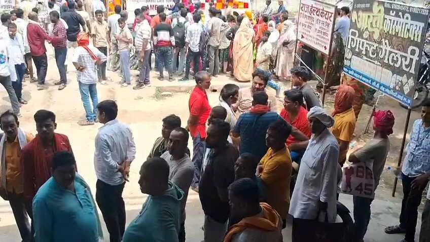 कैमूर में  झोलाछाप डॉक्टर के कारण गर्भवती महिला की मौत,आक्रोशित लोगों ने दुर्गावती सर्विस सड़क को किया जाम 2