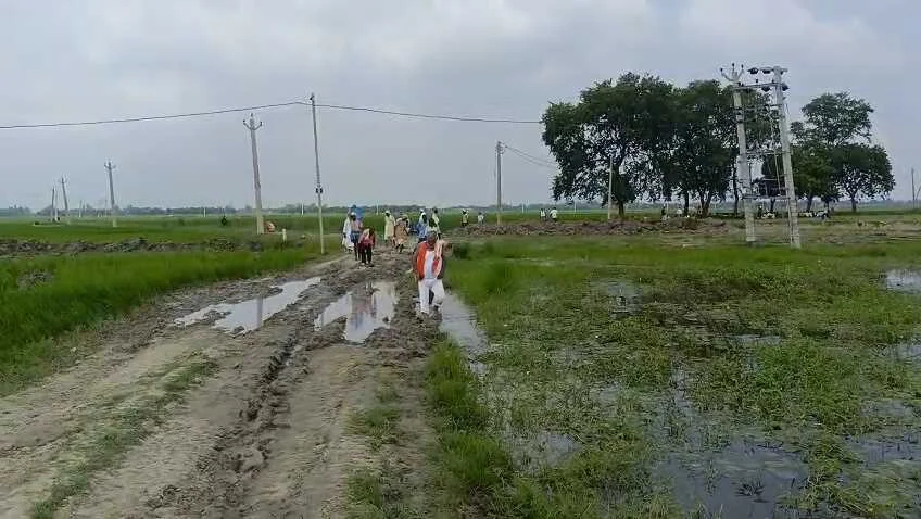 कैमूर से होकर गुजर रही भारतमाला परियोजना के तहत बनने वाली एक्सप्रेसवे की जमीन अधिग्रहण को लेकर बीते दिन किसान और प्रशासन आमने-सामने खड़ा हो गया 3