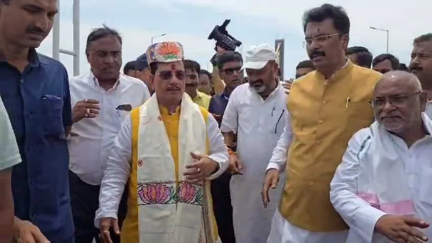 उपमुख्यमंत्री विजय कुमार सिन्हा ने राहुल-तेजस्वी पर बोला हमला, कहा – संविधानिक संस्था का अपमान करने वालों पर हो कार्रवाई 4