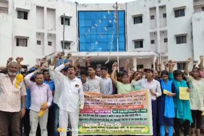 खगड़िया: मेडिकल कॉलेज हॉस्पिटल निर्माण को लेकर छात्र-छात्राओं ने विशाल रैली निकाल कर बीडीओ सीओ के समक्ष किया आक्रोशपूर्ण प्रदर्शन 8