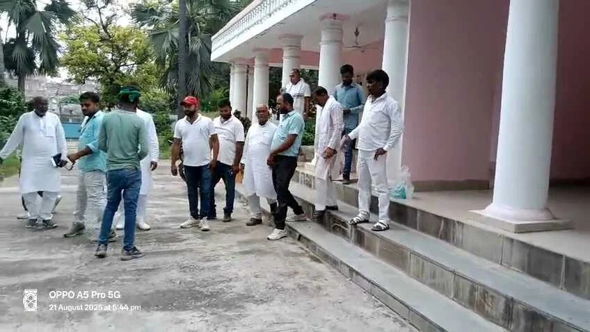 कैमुर: मोहनिया विधायक क्षेत्र की समस्या पर भड़की, विधायक ने एससी/एसटी केश में फंसाने  की दी धमकी 3