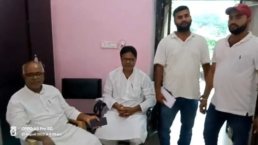 कैमुर: मोहनिया विधायक क्षेत्र की समस्या पर भड़की, विधायक ने एससी/एसटी केश में फंसाने  की दी धमकी 2