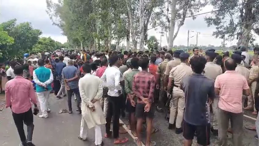 नालंदा: शाहजहांपुर थाना क्षेत्र के अल्ट्राटेक सीमेंट फैक्ट्री के पास टैंकलोरी और टेंपो के बीच हुए टक्कर में दस लोगो की मौत 3